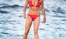 红色比基尼 在线观看,激情燃烧的夏日诱惑