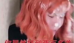 抖音网红拍视频吃瓜